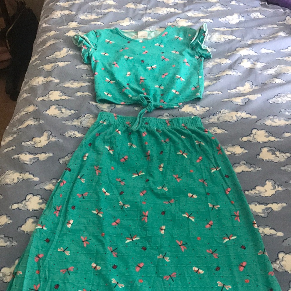 A little top and a long skirt